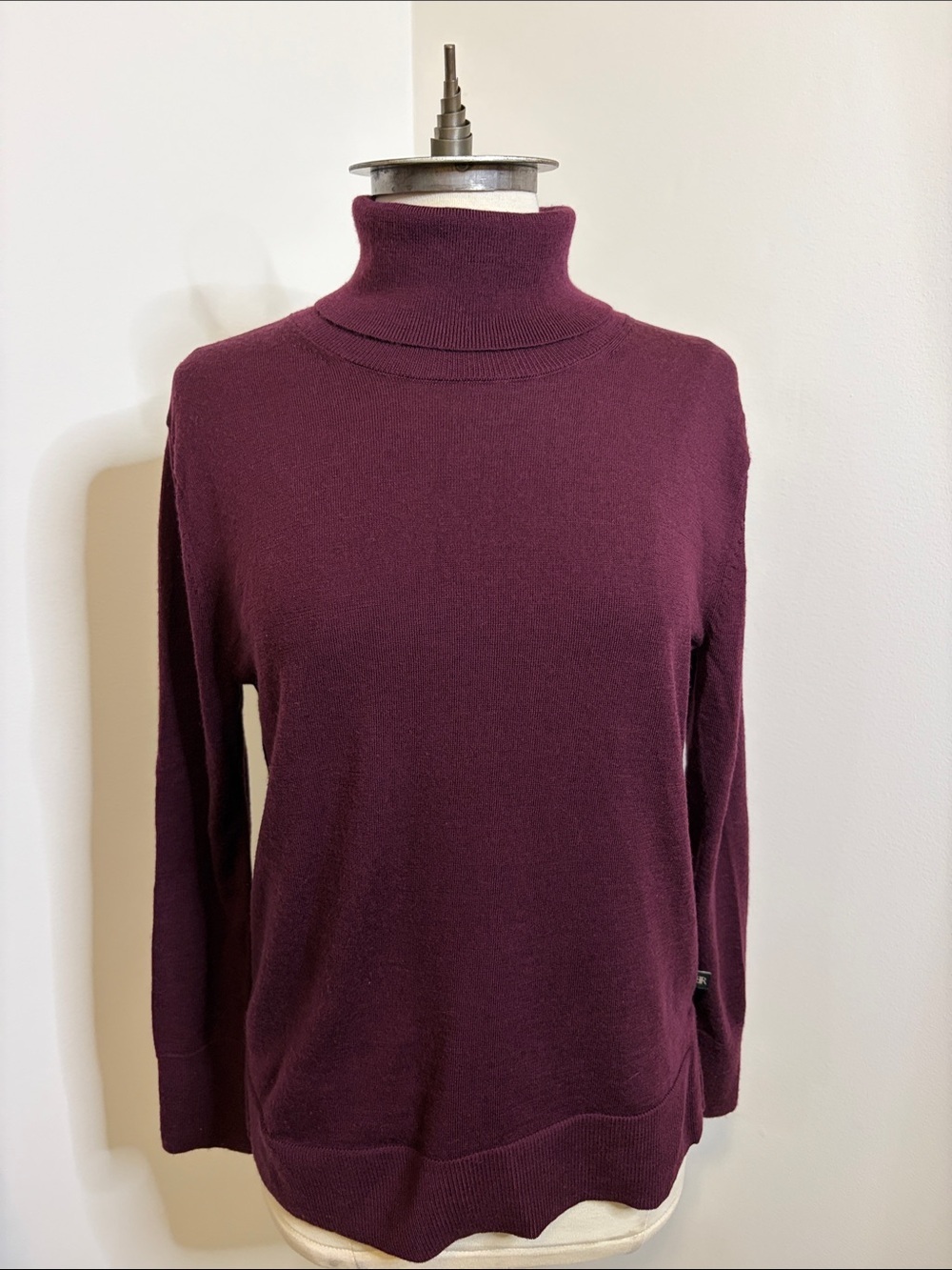 BANANA REPUBLIC Merino Wool Wine Colour Turtleneck SIZE MEDIUM
